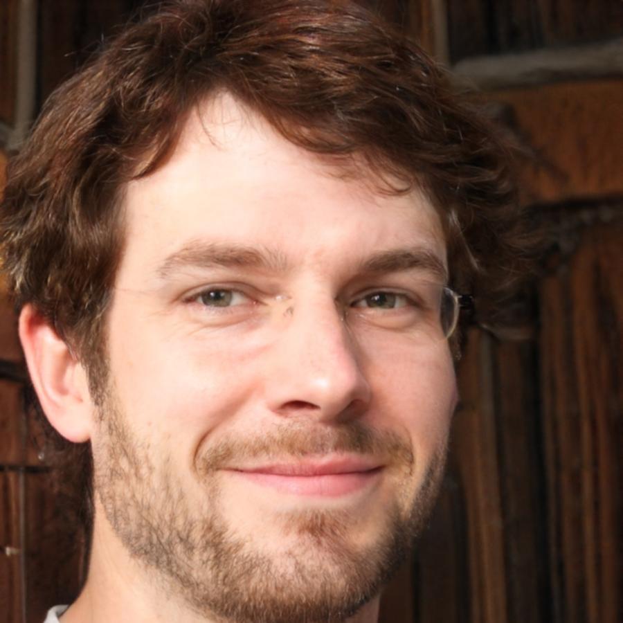 Retrato profesional de Joaquín Mendizábal, instructor especializado en análisis fundamental